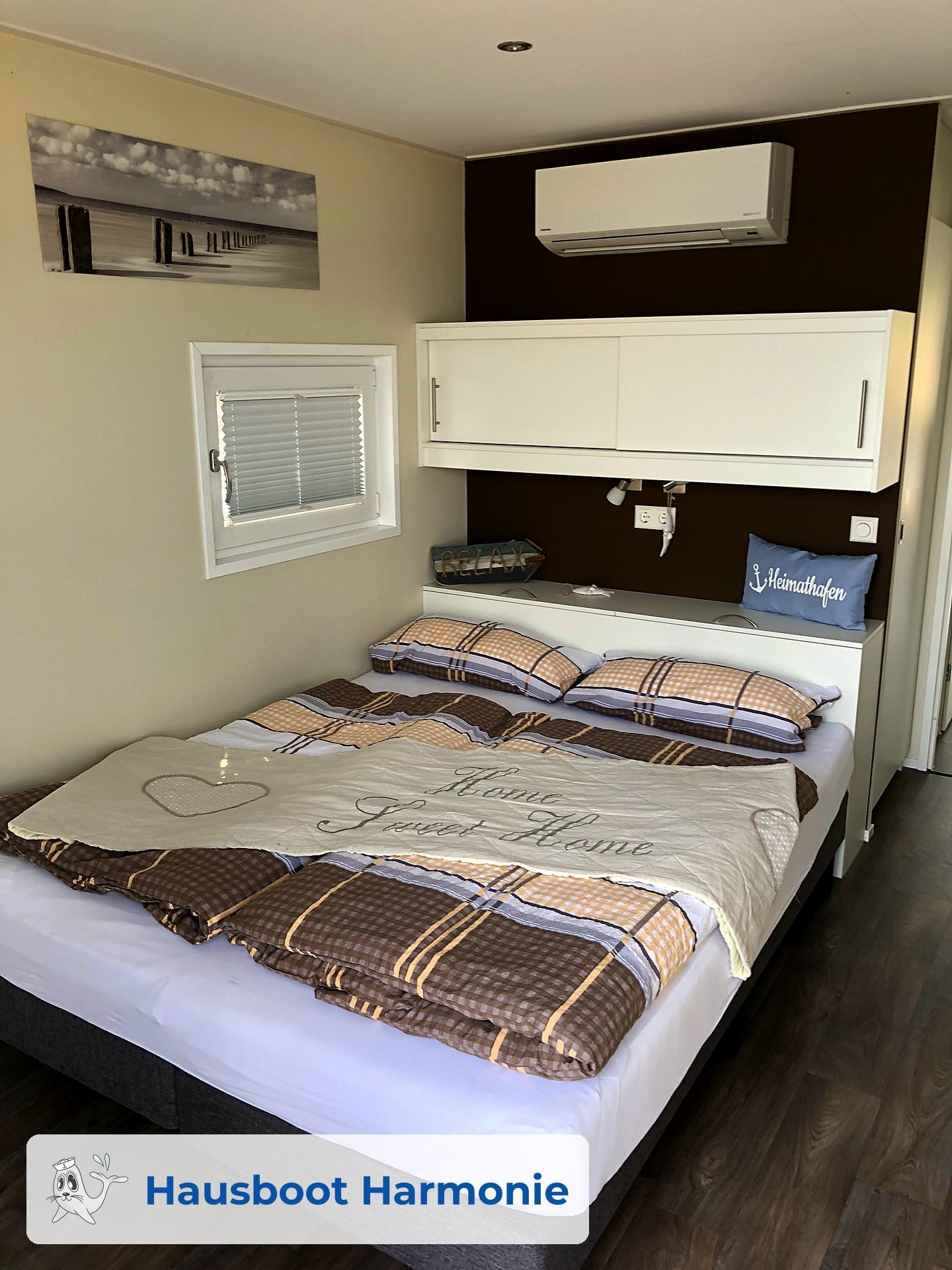 Schlafzimmer mit Boxspring · Hausboot Harmonie